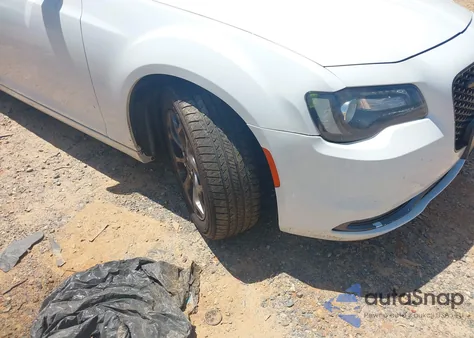 2015 Chrysler 300 300S z USA, uszkodzony, nr VIN 2C3CCAGG3FH884568